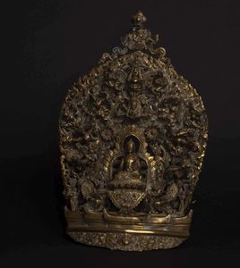 Raro gruppo in bronzo con figura centrale di Buddha entro aura e altre divinit�, Tibet, XVIII secolo  - Asta Fine chinese works of art - Associazione Nazionale - Case d'Asta italiane