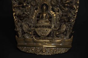 Raro gruppo in bronzo con figura centrale di Buddha entro aura e altre divinit�, Tibet, XVIII secolo  - Asta Fine chinese works of art - Associazione Nazionale - Case d'Asta italiane