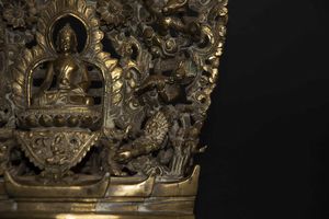 Raro gruppo in bronzo con figura centrale di Buddha entro aura e altre divinit�, Tibet, XVIII secolo  - Asta Fine chinese works of art - Associazione Nazionale - Case d'Asta italiane