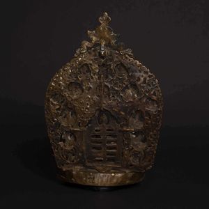 Raro gruppo in bronzo con figura centrale di Buddha entro aura e altre divinit�, Tibet, XVIII secolo  - Asta Fine chinese works of art - Associazione Nazionale - Case d'Asta italiane