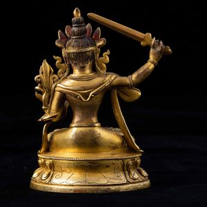 Figura di Manjushri seduta su doppio fiore di loto in bronzo dorato, tracce do policromia e innesti di pietre dure, Cina, Dinastia Qing, epoca Qianlong (1736-1796)  - Asta Fine chinese works of art - Associazione Nazionale - Case d'Asta italiane