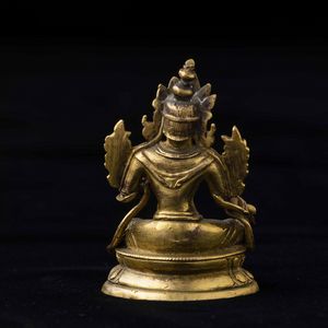 Figura di Tara seduta su doppio fiore di loto in bronzo dorato, Cina, Dinastia Qing, epoca Qianlong (1736-1796)  - Asta Fine chinese works of art - Associazione Nazionale - Case d'Asta italiane