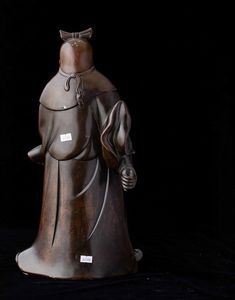 Figura di dignitario stante in bronzo, Cina, Dinastia Qing, XIX secolo  - Asta Fine chinese works of art - Associazione Nazionale - Case d'Asta italiane