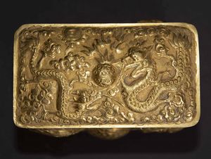 Cofanetto in bronzo dorato con figure di draghi a rilievo, Cina, Dinastia Qing, XIX secolo  - Asta Fine chinese works of art - Associazione Nazionale - Case d'Asta italiane