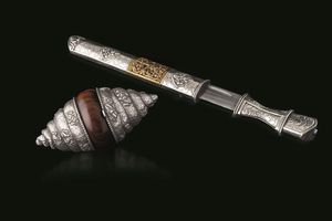 Lotto composto da un contenitore in legno e argento e pugnale rituale in argento parzialmente dorato, Tibet, XIX secolo  - Asta Fine chinese works of art - Associazione Nazionale - Case d'Asta italiane