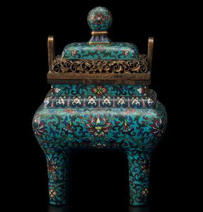 Incensiere con coperchio a smalti cloisonn� con decoro a fiori di loto e dettagli a traforo, Cina, Dinastia Qing, epoca  Qianlong (1736-1796)  - Asta Fine chinese works of art - Associazione Nazionale - Case d'Asta italiane