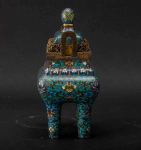 Incensiere con coperchio a smalti cloisonn� con decoro a fiori di loto e dettagli a traforo, Cina, Dinastia Qing, epoca  Qianlong (1736-1796)  - Asta Fine chinese works of art - Associazione Nazionale - Case d'Asta italiane