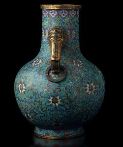 Grande vaso a smalti cloisonn� a doppia ansa con mascheroni e decori a fiore di loto, Cina, Dinastia Qing, epoca Qianlong (1736-1796)  - Asta Fine chinese works of art - Associazione Nazionale - Case d'Asta italiane