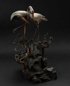Radice in legno montata con figure di gru e altri piccoli animali in argento parzialmente dorato, Giappone, periodo Meiji (1868-1912)  - Asta Fine chinese works of art - Associazione Nazionale - Case d'Asta italiane