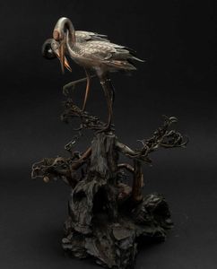 Radice in legno montata con figure di gru e altri piccoli animali in argento parzialmente dorato, Giappone, periodo Meiji (1868-1912)  - Asta Fine chinese works of art - Associazione Nazionale - Case d'Asta italiane