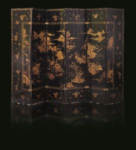 Paravento a sei ante in legno laccato con raffigurazione di villaggio e soggetti naturalistici lumeggiati in color oro, Cina, Dinastia Qing, XIX secolo  - Asta Fine chinese works of art - Associazione Nazionale - Case d'Asta italiane