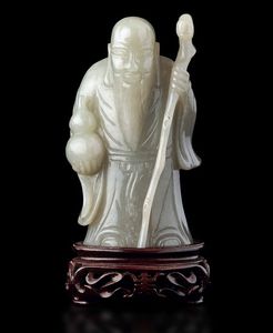 Figura di Luohan scolpita in giada Celadon, Cina, Dinastia Qing, XIX secolo  - Asta Fine chinese works of art - Associazione Nazionale - Case d'Asta italiane