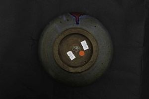 Coppa in porcellana Jun con smalto nei toni del celeste e colpi di viola, Cina, Dinastia Ming, XVII secolo  - Asta Fine chinese works of art - Associazione Nazionale - Case d'Asta italiane