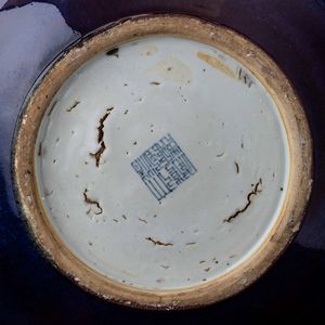 Grande e raro vaso in porcellana flamb� sui toni del viola e dell'azzurro con mascheroni, Cina, Dinastia Qing, marca e del periodo Qianlong (1736-1796)  - Asta Fine chinese works of art - Associazione Nazionale - Case d'Asta italiane