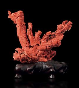 Grande gruppo finemente scolpito in corallo raffigurante Guanyin con ancella e pesci tra i flutti, Cina, inizi XX secolo  - Asta Fine chinese works of art - Associazione Nazionale - Case d'Asta italiane