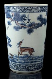 Grande e straordinaria giardiniera in porcellana a decoro blu e rosso ferro sotto smalto con raffigurazione naturalistica di uccellini tra rami in fiore, Cina, Dinastia Qing, epoca Kangxi (1662-1722)  - Asta Fine chinese works of art - Associazione Nazionale - Case d'Asta italiane