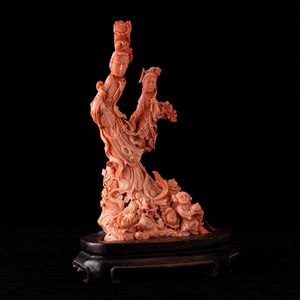 Gruppo scolpito in corallo rosa raffigurante due dame con fanciulli e fiori, Cina, inizi XX secolo  - Asta Fine chinese works of art - Associazione Nazionale - Case d'Asta italiane