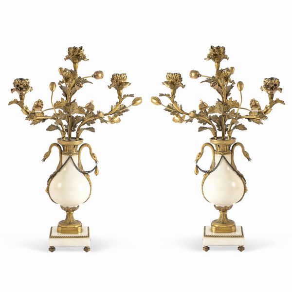 Coppia di candelabri a quattro luci in bronzo dorato e marmo bianco  - Asta Da Importanti Collezioni Romane - Associazione Nazionale - Case d'Asta italiane