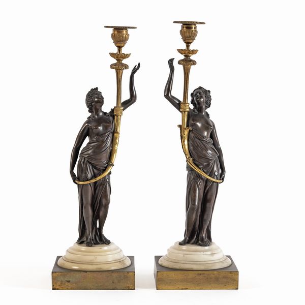 Coppia di candelieri in bronzo dorato, brunito e marmo bianco  - Asta Da Importanti Collezioni Romane - Associazione Nazionale - Case d'Asta italiane