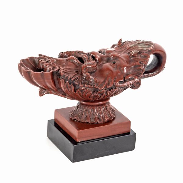 Lucerna in marmo rosso antico  - Asta Da Importanti Collezioni Romane - Associazione Nazionale - Case d'Asta italiane