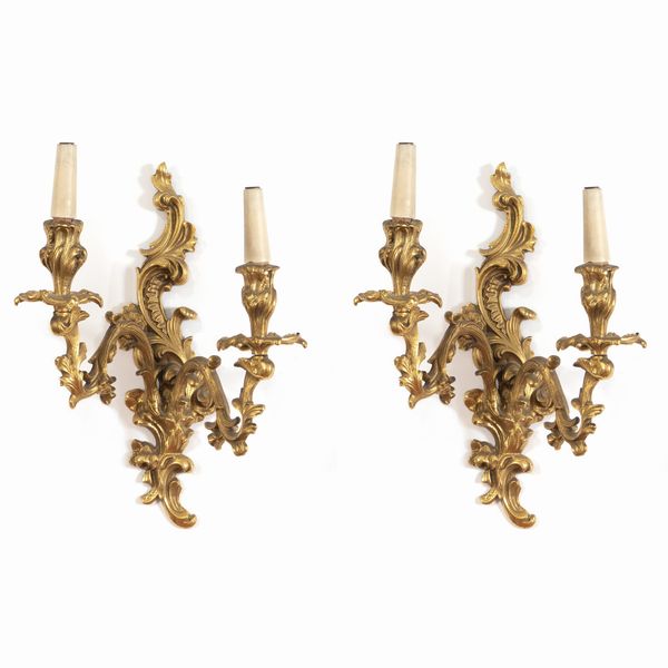 Coppia di appliques a due luci in bronzo dorato  - Asta Da Importanti Collezioni Romane - Associazione Nazionale - Case d'Asta italiane