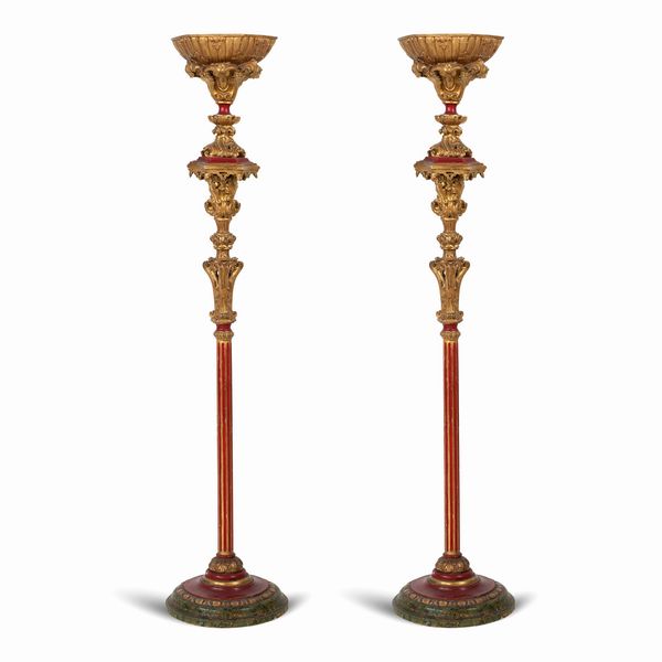 Coppia di torcieri elettrificati in legno laccato e dorato  - Asta Da Importanti Collezioni Romane - Associazione Nazionale - Case d'Asta italiane