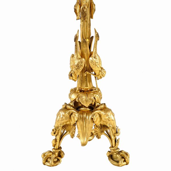 Coppia di candelabri a sei luci in bronzo dorato e cesellato  - Asta Da Importanti Collezioni Romane - Associazione Nazionale - Case d'Asta italiane