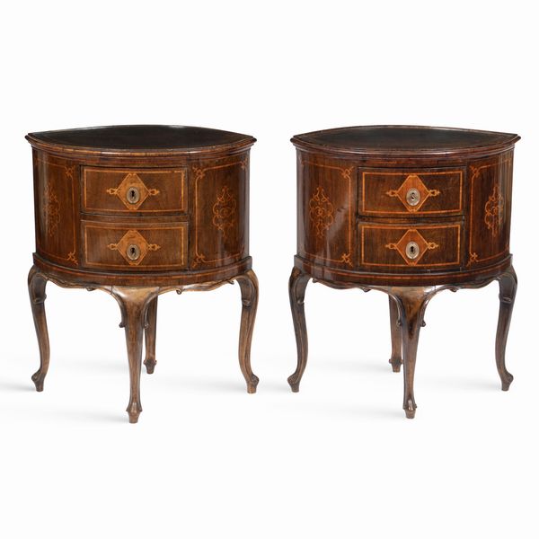 Coppia di comodini da centro intarsiati in palissandro  - Asta Da Importanti Collezioni Romane - Associazione Nazionale - Case d'Asta italiane
