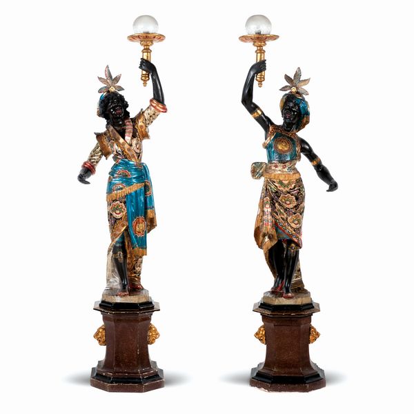 Coppia di sculture in legno ebanizato, laccato e dorato  - Asta Da Importanti Collezioni Romane - Associazione Nazionale - Case d'Asta italiane