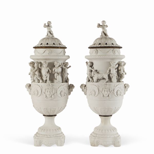 Coppia di potiches in porcellana biscuit  - Asta Da Importanti Collezioni Romane - Associazione Nazionale - Case d'Asta italiane