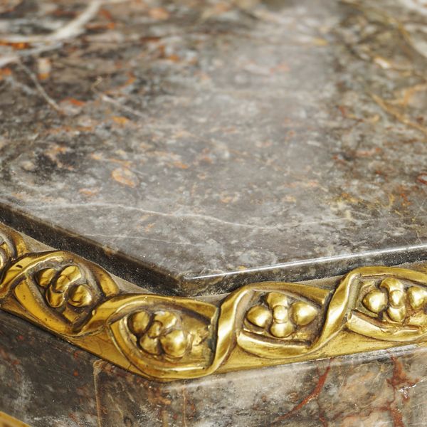 Tavolino da salotto in legno dorato  - Asta Da Importanti Collezioni Romane - Associazione Nazionale - Case d'Asta italiane