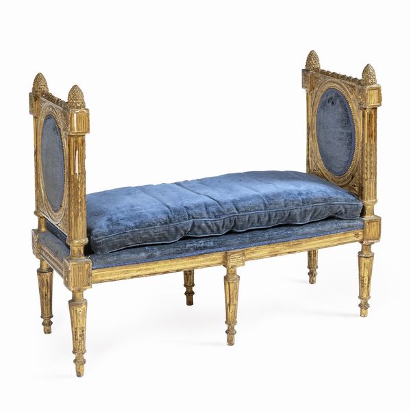 Panchetta Luigi XVI in legno dorato ed intagliato  - Asta Da Importanti Collezioni Romane - Associazione Nazionale - Case d'Asta italiane