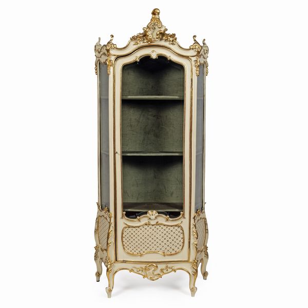 Mobile vetrina in legno laccato, dorato ed intagliato  - Asta Da Importanti Collezioni Romane - Associazione Nazionale - Case d'Asta italiane