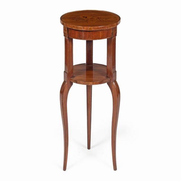 Piccolo tavolino da centro in bois de rose e legni di frutto  - Asta Da Importanti Collezioni Romane - Associazione Nazionale - Case d'Asta italiane