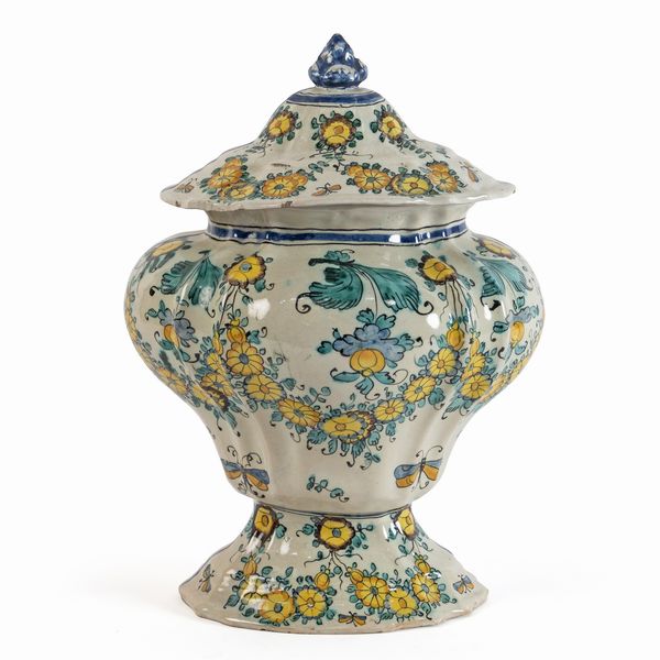 Vaso da farmacia in maiolica policroma  - Asta Da Importanti Collezioni Romane - Associazione Nazionale - Case d'Asta italiane