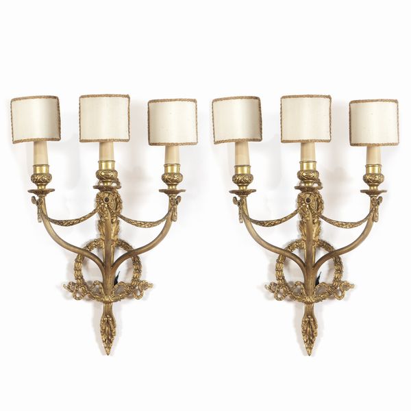 Coppia di appliques a tre luci in bronzo dorato  - Asta Da Importanti Collezioni Romane - Associazione Nazionale - Case d'Asta italiane