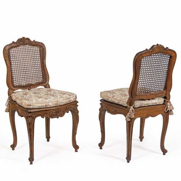Otto sedie in legno di faggio intagliato  - Asta Da Importanti Collezioni Romane - Associazione Nazionale - Case d'Asta italiane