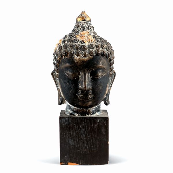 Scultura in bronzo raffigurante testa di Buddha  - Asta Da Importanti Collezioni Romane - Associazione Nazionale - Case d'Asta italiane