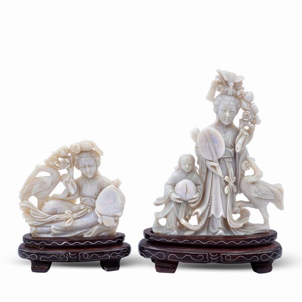 Due gruppi in opale arlecchino  - Asta Da Importanti Collezioni Romane - Associazione Nazionale - Case d'Asta italiane