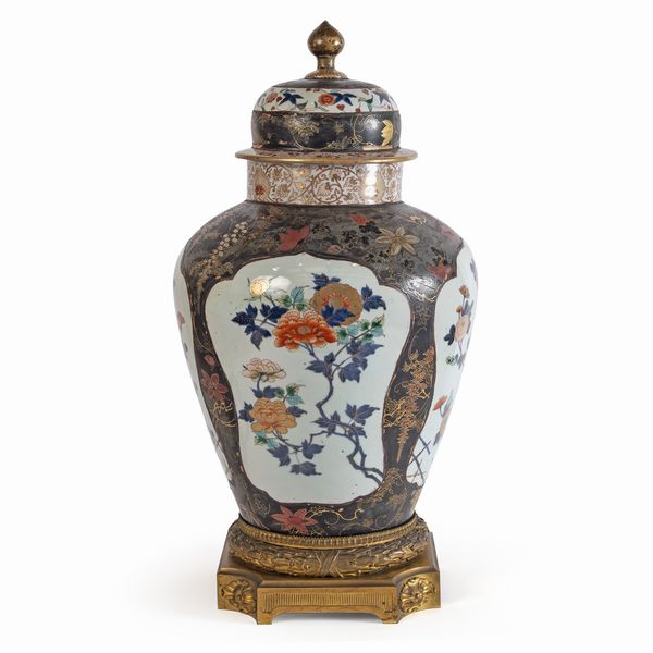 Grande potiche in porcellana policroma e lacca  - Asta Da Importanti Collezioni Romane - Associazione Nazionale - Case d'Asta italiane