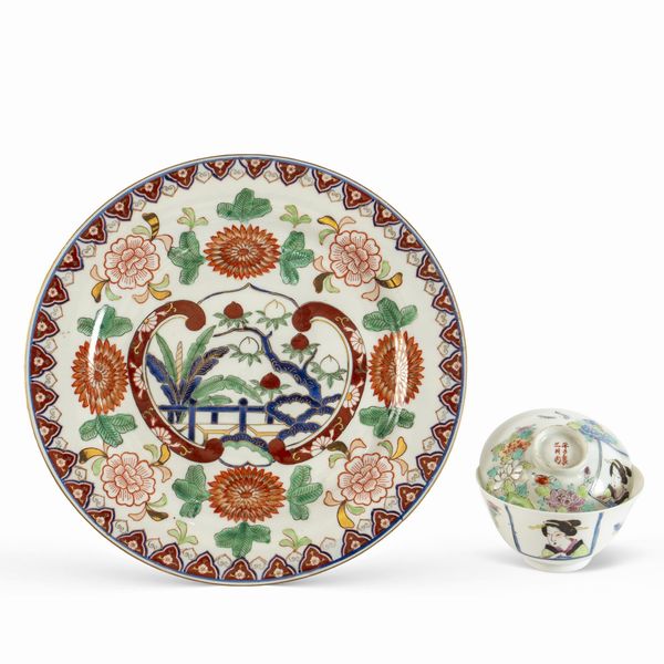 Gruppo di oggetti in porcellana policroma (2)  - Asta Da Importanti Collezioni Romane - Associazione Nazionale - Case d'Asta italiane