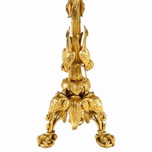 Coppia di candelabri a sei luci in bronzo dorato e cesellato  - Asta Da Importanti Collezioni Romane - Associazione Nazionale - Case d'Asta italiane