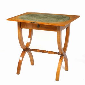 Tavolino scrittoio in ciliegio  - Asta Da Importanti Collezioni Romane - Associazione Nazionale - Case d'Asta italiane