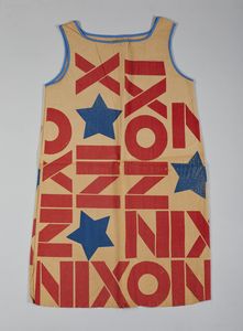 AUTORE NON IDENTIFICATO - Abito di carta ''Nixon''.