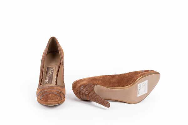 Salvatore Ferragamo : Paio di scarpe d�collet�  - Asta Luxury Fashion - Associazione Nazionale - Case d'Asta italiane