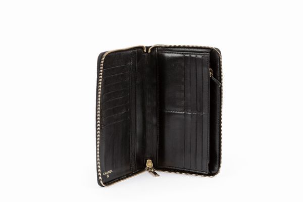 CHANEL : Portafoglio Camelia  - Asta Luxury Fashion - Associazione Nazionale - Case d'Asta italiane