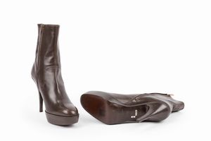 Yves Saint Laurent : Stivaletto alla caviglia  - Asta Luxury Fashion - Associazione Nazionale - Case d'Asta italiane