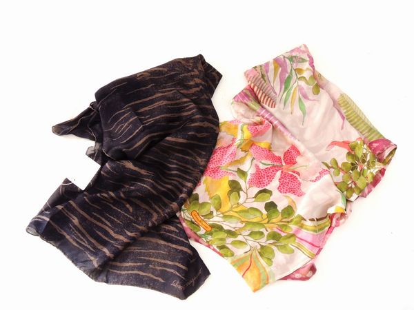 Due stole, Ferragamo  - Asta Abiti e accessori vintage  - Associazione Nazionale - Case d'Asta italiane