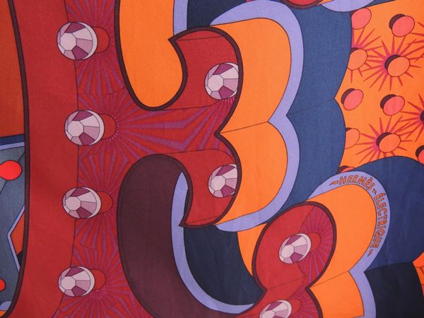 Foulard Carr� Electrique, Herm�s  - Asta Abiti e accessori vintage  - Associazione Nazionale - Case d'Asta italiane