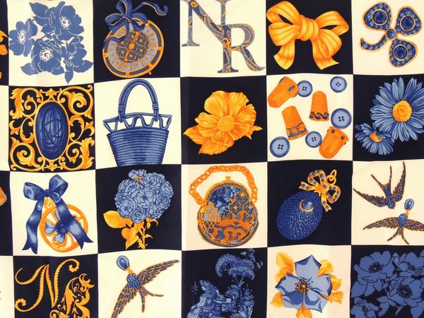 Due foulard, Ferr� e Nina Ricci  - Asta Abiti e accessori vintage  - Associazione Nazionale - Case d'Asta italiane